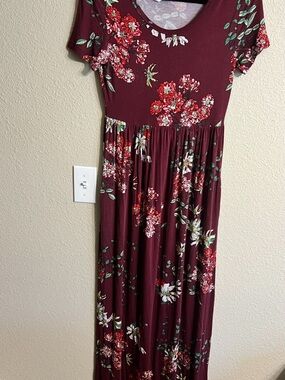 Combo S/M Burgundy Floral Maxi Dresses!